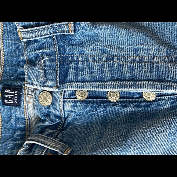 Gap high waisted cheeky ankle straight jeans. Button up front size 28 - Picture 5 of 6
